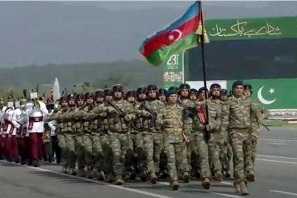 Hərbçilərimiz Pakistanda keçirilən paradda iştirak edirlər