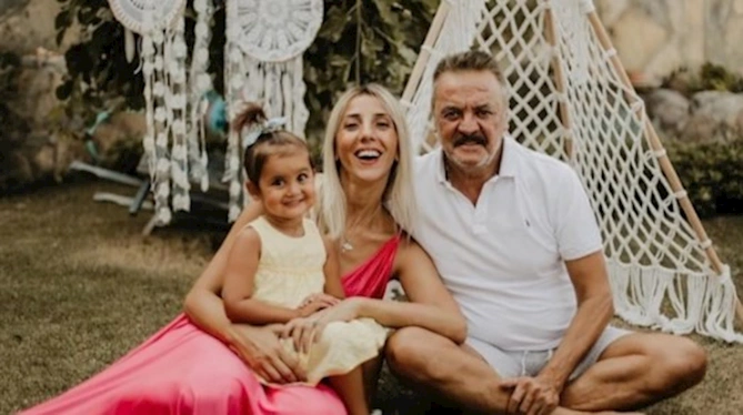 7 illik evliliyi bitdi — FOTOLAR 7 illik evliliyi bitdi — FOTOLAR