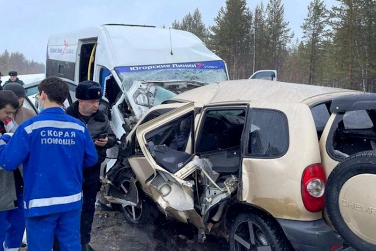Rusiyada ağır yol qəzasında 3 nəfər ölüb, 13 şəxs yaralanıb