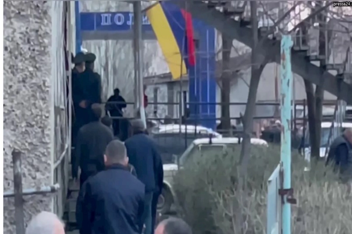 İrəvanda polis bölməsinə hücumla bağlı terrorçuluq maddəsi ilə cinayət işi açılıb