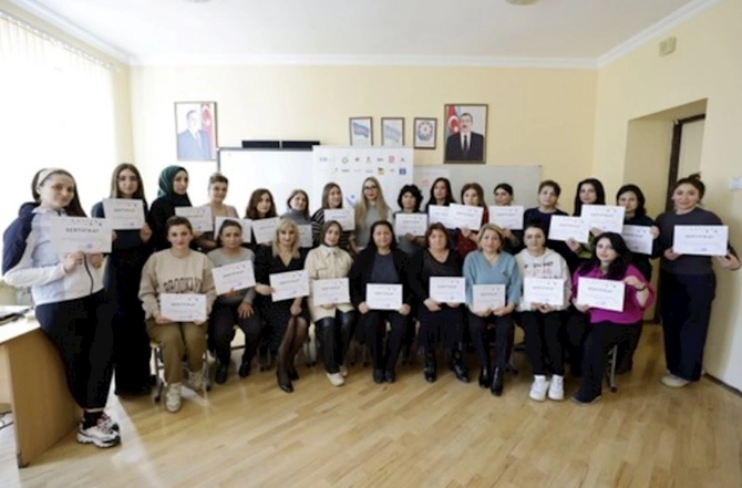 Orta ümumtəhsil müəssisələrinin müəllimləri üçün təşkil edilən inklüziv təhsil təlimləri başa çatdı — FOTOLAR