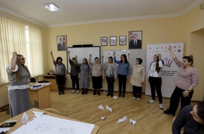 Orta ümumtəhsil müəssisələrinin müəllimləri üçün təşkil edilən inklüziv təhsil təlimləri başa çatdı — FOTOLAR