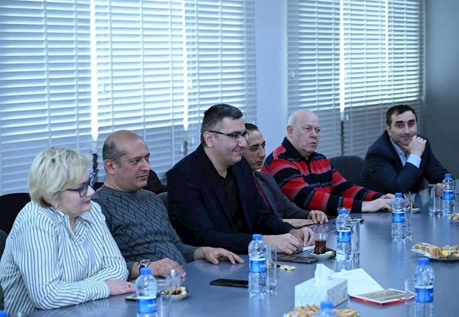 Fərid Qayıbov idman fotoqrafları ilə görüşdü