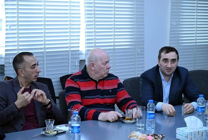Fərid Qayıbov idman fotoqrafları ilə görüşdü