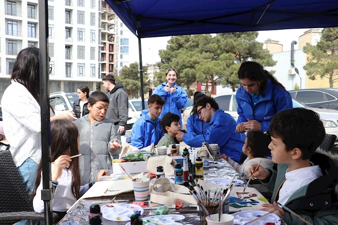 “Beynəlxalq Sıfır Tullantı Günü” ilə əlaqədar “Tullantıları hədiyyələrə dəyiş” festivalı keçirilib — FOTO