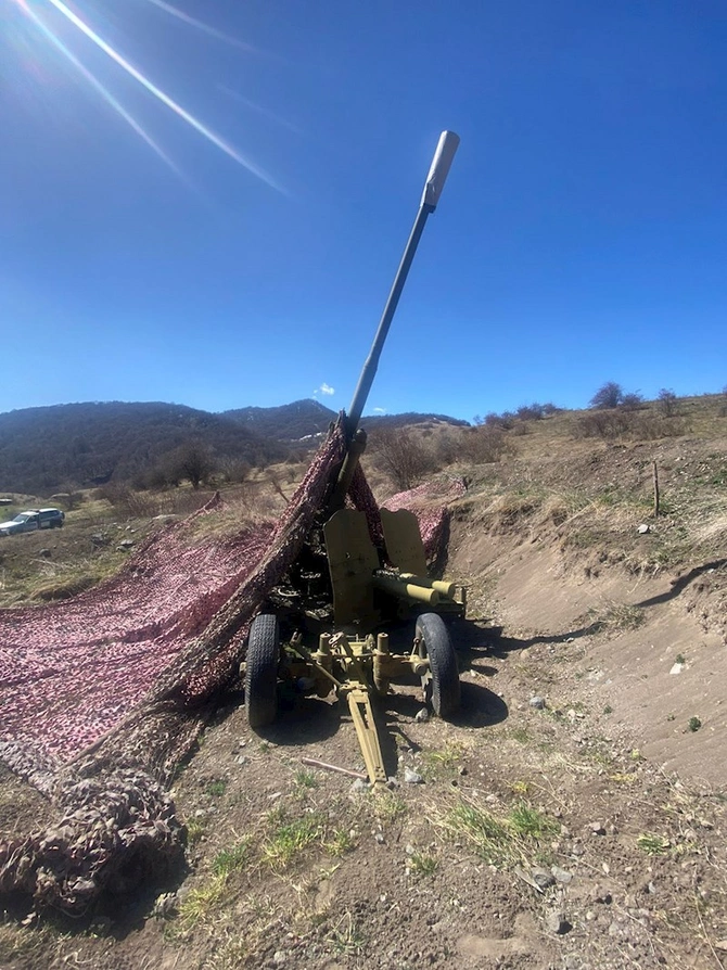Kəlbəcərdə artilleriya qurğuları və sursat aşkarlandı — FOTOLAR