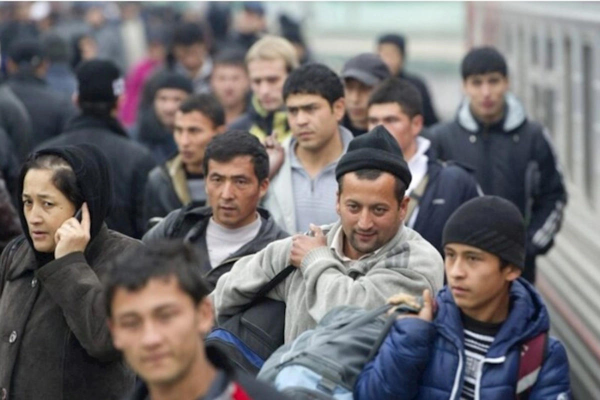 Sankt-Peterburqda 400-dən çox miqrant Rusiyadan qovulur