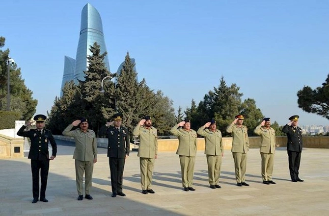 Kərim Vəliyev pakistanlı generalla müzakirələr apardı — FOTO