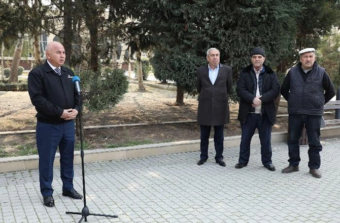 Nur şəhərinin sahibkarlarını Açıq mikrofona gətirən səbəblər — FOTO Nur şəhərinin sahibkarlarını Açıq mikrofona gətirən səbəblər — FOTO