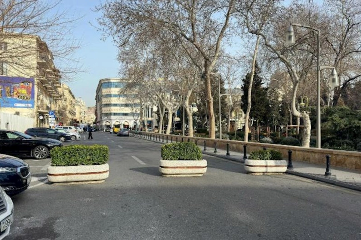 “Xaqani” bağına paralel küçələrə də avtomobillərin girişi məhdudlaşdırılacaq — AÇIQLAMA