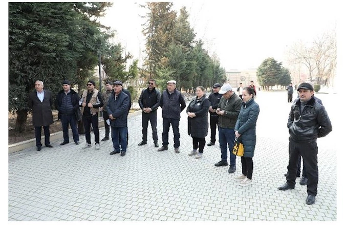 Nur şəhərinin sahibkarlarını Açıq mikrofona gətirən səbəblər — FOTO Nur şəhərinin sahibkarlarını Açıq mikrofona gətirən səbəblər — FOTO