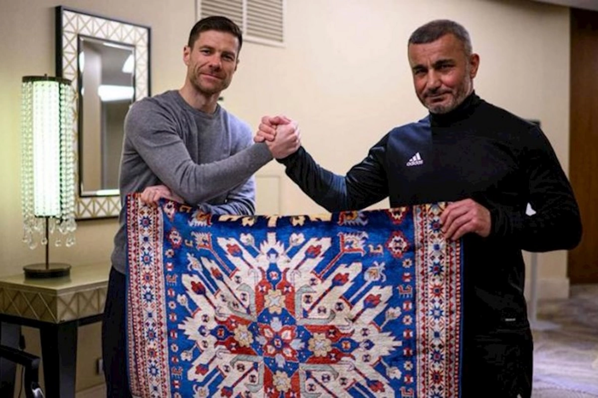 Qurban Qurbanov Bakıda Xabi Alonso ilə görüşdü