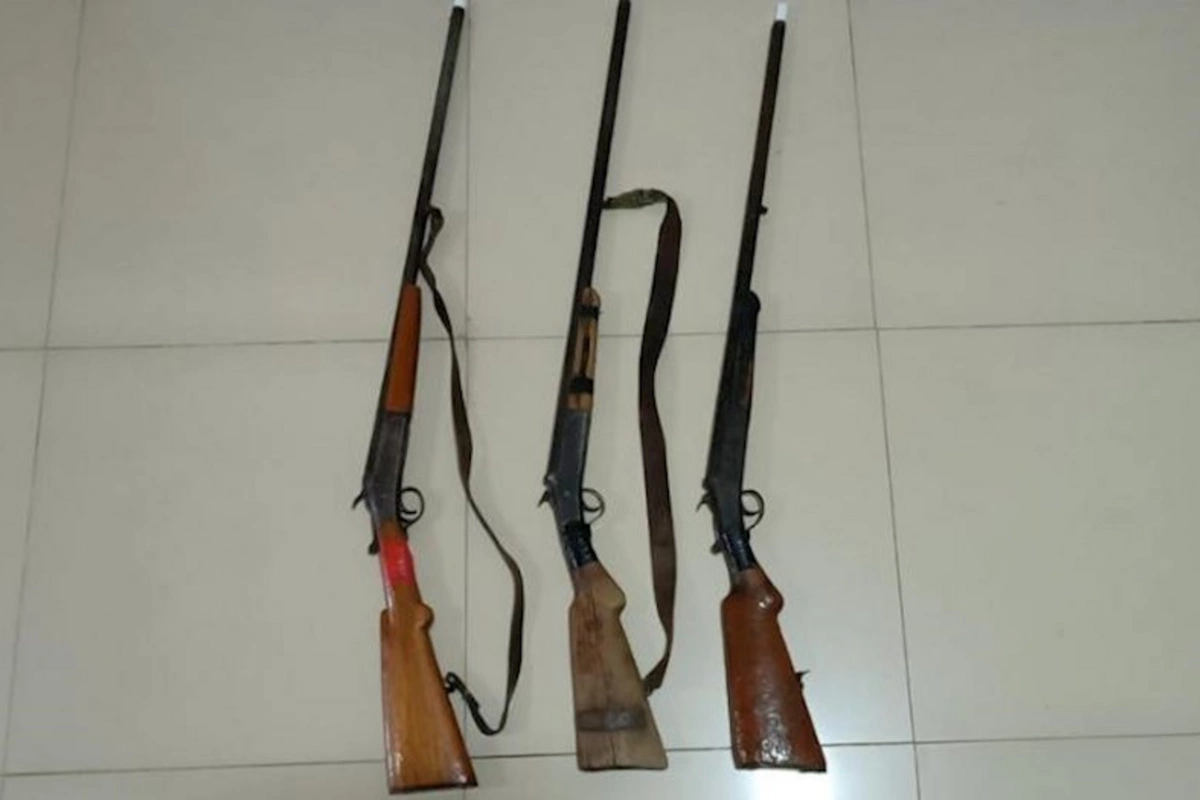 Laçında qanunsuz saxlanılan odlu silahlar götürüldü