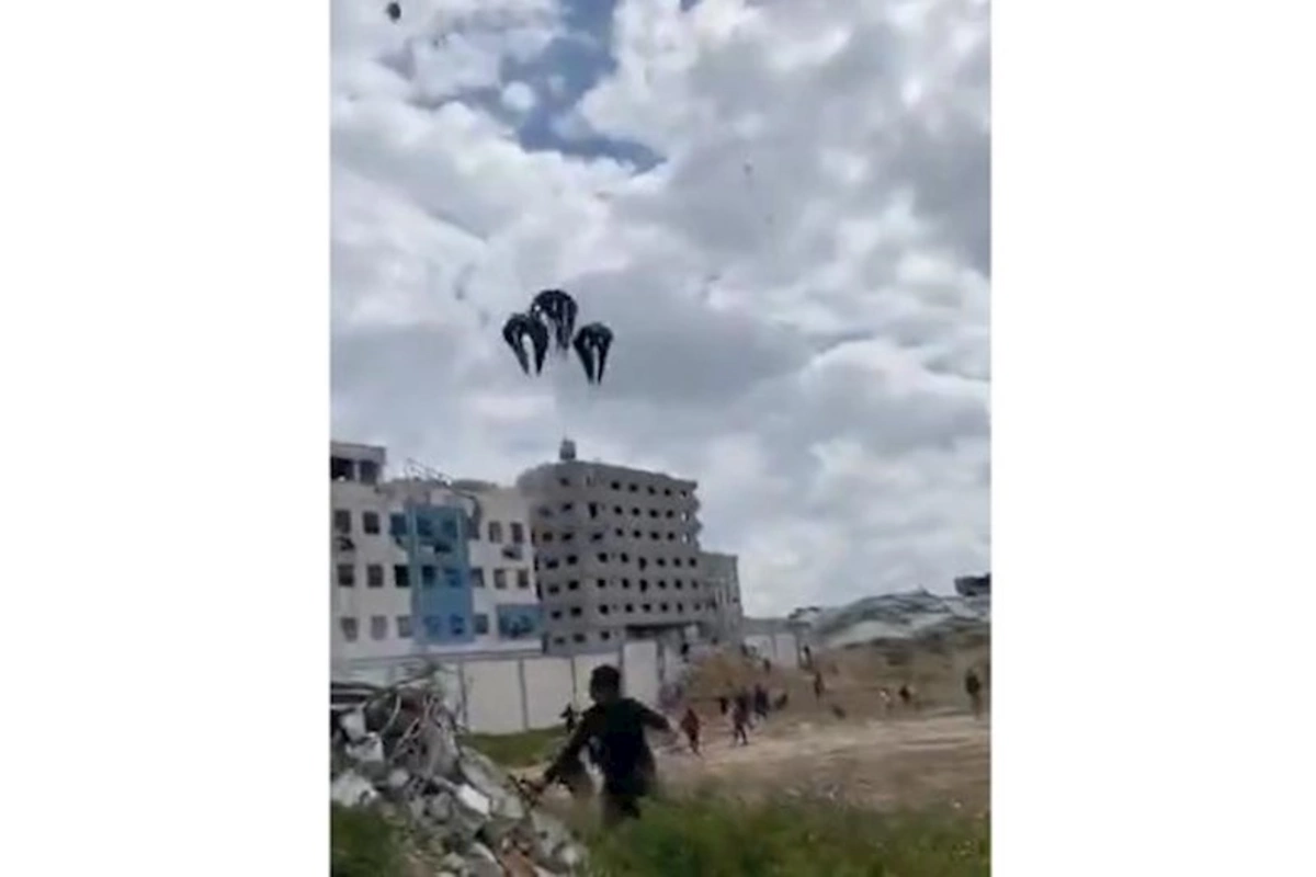 Qəzzaya havadan atılan humanitar yardım insanların üstünə düşüb, ölənlər var