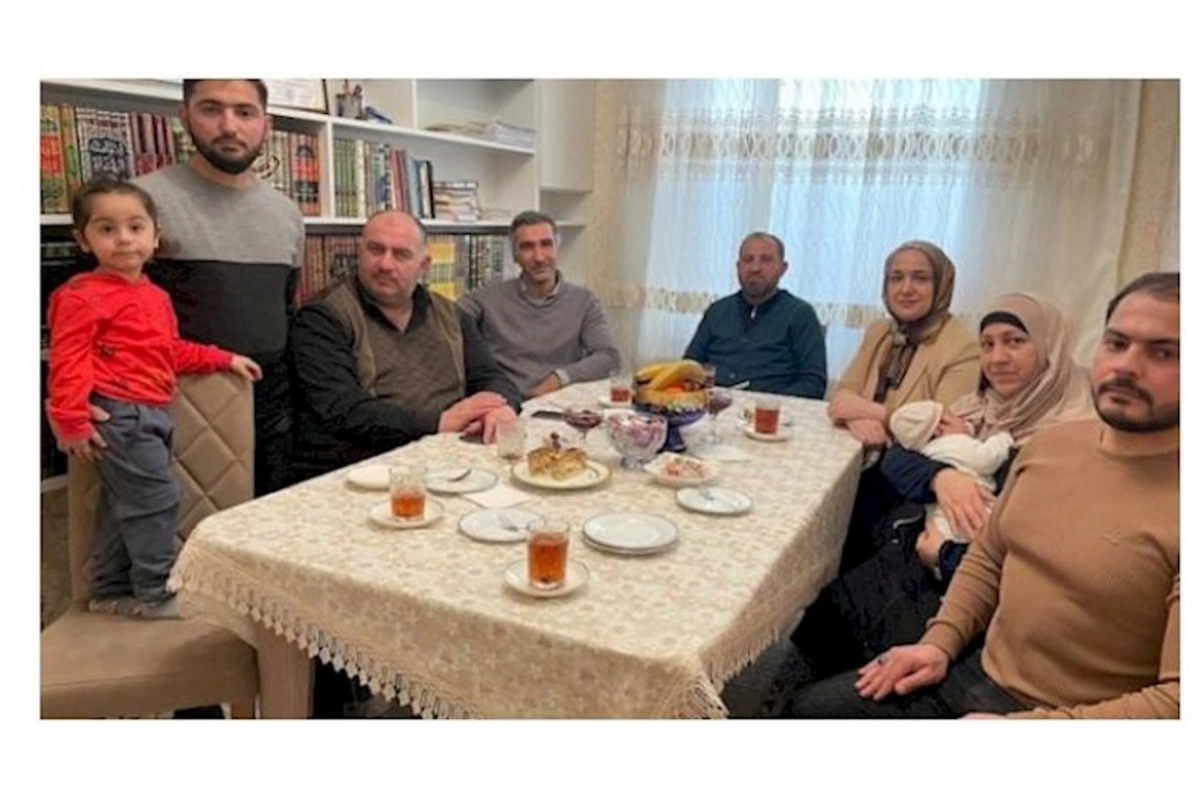 Azərbaycanda müəllimlər tələbələrin evinə qonaq getdilər