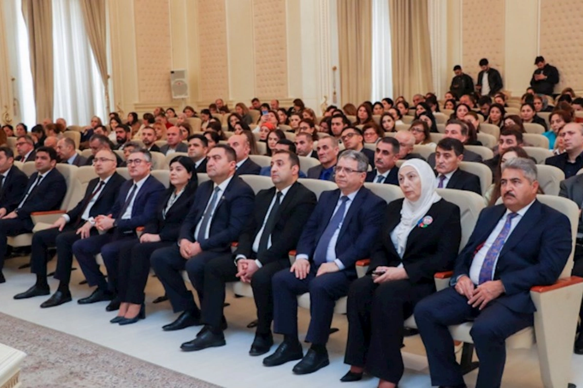 “Üz-çənə və baş-boyun patologiyalarına müasir yanaşma” adlı elmi-nəzəri konfrans keçirildi — FOTOLAR