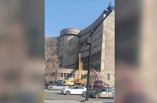 20 yanvarda Rəsulzadənin sözləri olan lövhə sökülüb? — FOTO