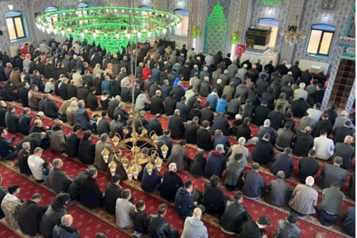 Türkiyə məscidlərində Ramazan bayramı namazı qılınıb
