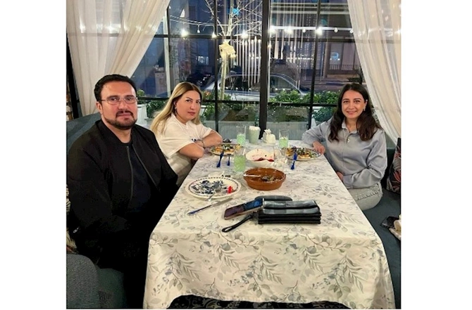 Nadir gəlini ilə bayram süfrəsində — FOTOLAR