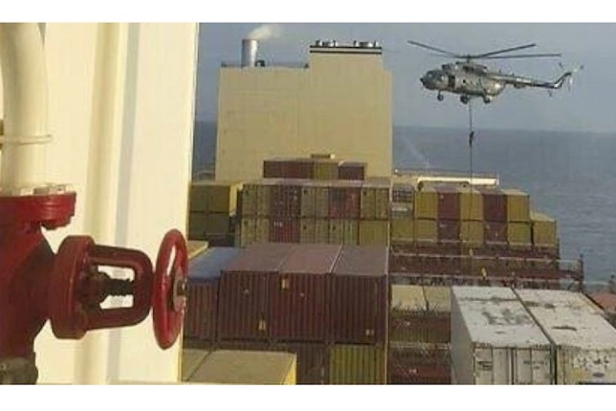 İran Hörmüz boğazında gəmini ələ keçirdi