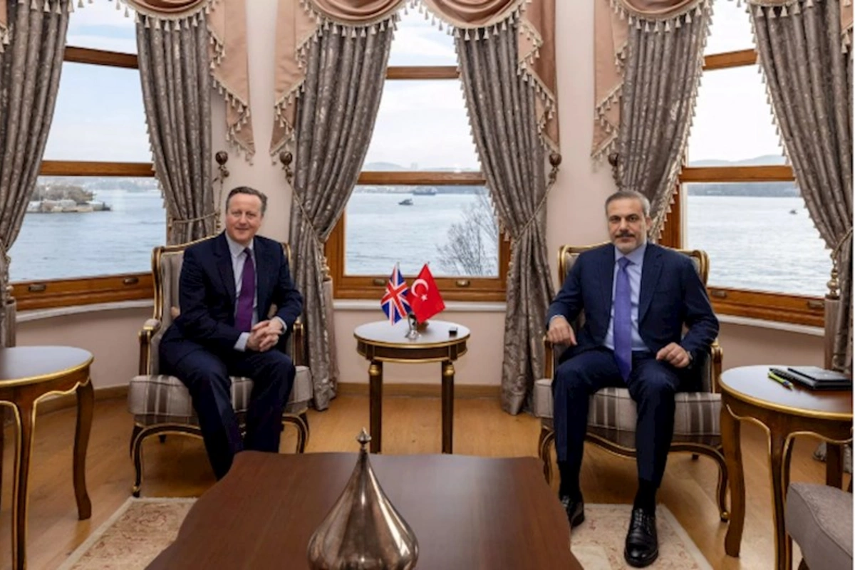Türkiyə və Britaniya XİN başçıları Yaxın Şərqlə bağlı müzakirə aparıb