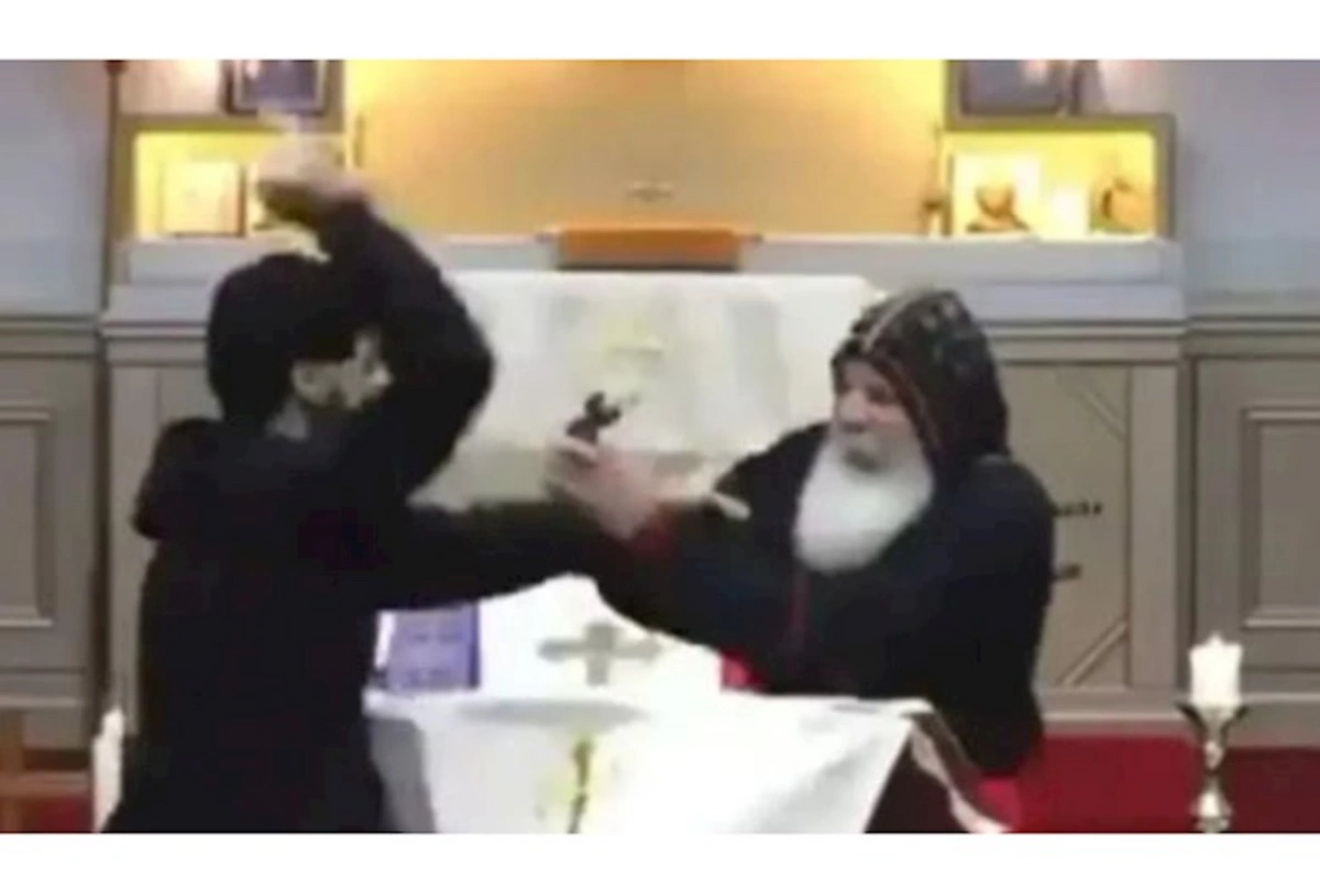 Yepiskopa dini ayin zamanı hücum edildi