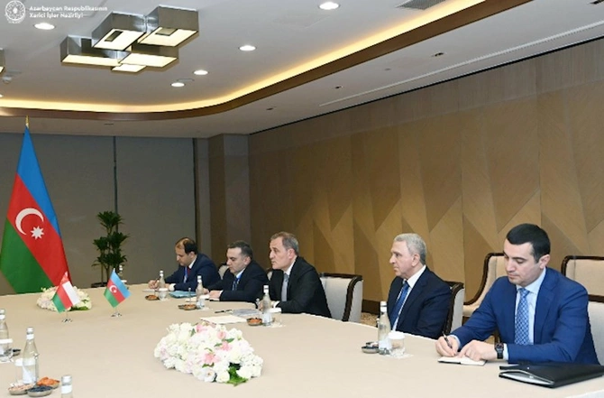 Ceyhun Bayramov omanlı həmkarı ilə görüşdü — FOTO