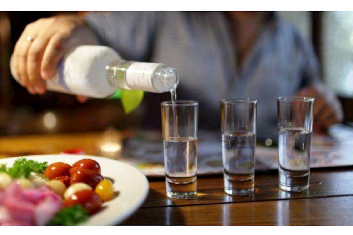 “Bahalı restoranlarda insanlara keyfiyyətsiz spirtli içkilər verilir” — İRAD