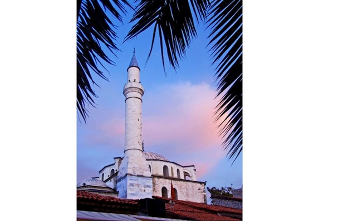 Dəniz, qum və günəş: Tarixin möhtəşəm abidələrini özündə qoruyan Kuşadası Dəniz, qum və günəş: Tarixin möhtəşəm abidələrini özündə qoruyan Kuşadası