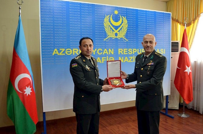Azərbaycanla Türkiyə hərbi informasiya sahəsində qarşılıqlı təcrübə mübadiləsi apardı Azərbaycanla Türkiyə hərbi informasiya sahəsində qarşılıqlı təcrübə mübadiləsi apardı