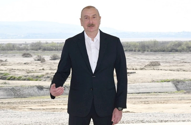Prezident Şirvan suvarma kanalının təməlini qoydu — FOTOLAR (YENİLƏNİB) Prezident Şirvan suvarma kanalının təməlini qoydu — FOTOLAR (YENİLƏNİB)