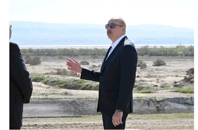 Prezident Şirvan suvarma kanalının təməlini qoydu — FOTOLAR (YENİLƏNİB) Prezident Şirvan suvarma kanalının təməlini qoydu — FOTOLAR (YENİLƏNİB)