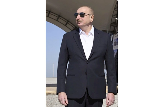 Prezident Şirvan suvarma kanalının təməlini qoydu — FOTOLAR (YENİLƏNİB) Prezident Şirvan suvarma kanalının təməlini qoydu — FOTOLAR (YENİLƏNİB)