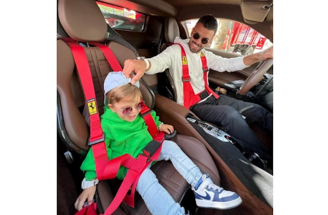 5 yaşlı oğluna milyonluq maşın aldı, daha sonra təkzib etdi — VİDEO/FOTO