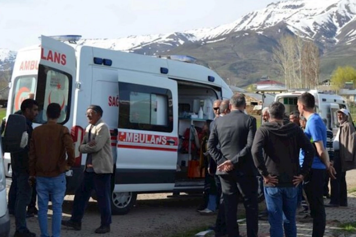 Tələbələri daşıyan avtobus qəzaya düşdü: 10 nəfər yaralandı