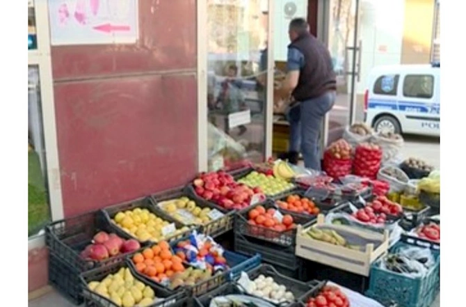 Küçə ticarəti ilə məşğul olanlar CƏRİMƏLƏNDİ — FOTO Küçə ticarəti ilə məşğul olanlar CƏRİMƏLƏNDİ — FOTO