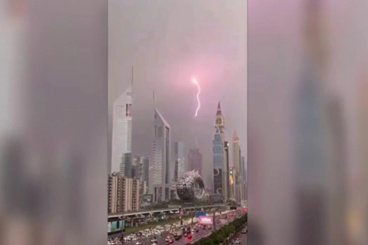 Dubay suyun altında qaldı — VİDEO