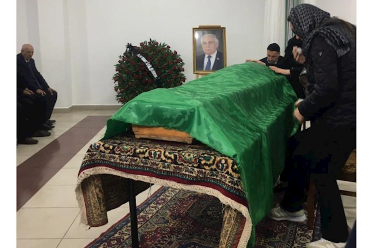 Hadı Rəcəbli ilə vida mərasimi keçirilir