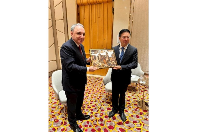 Kamran Əliyev Çinə getdi — FOTO