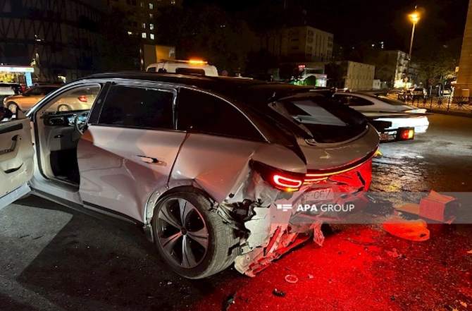 Bakıda yarım milyon manatlıq avtomobil qəza törədib Bakıda yarım milyon manatlıq avtomobil qəza törədib