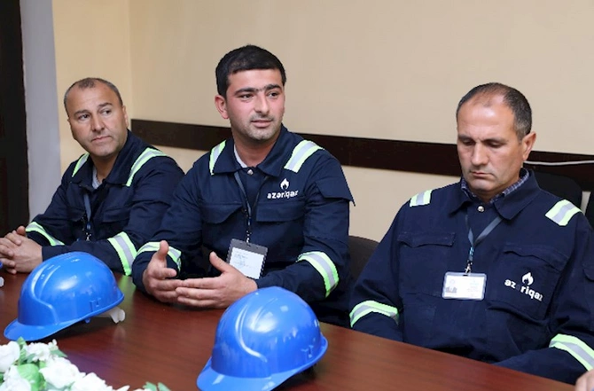 Baş direktor nümunəvi işçiləri mükafatlandırdı — FOTOLAR