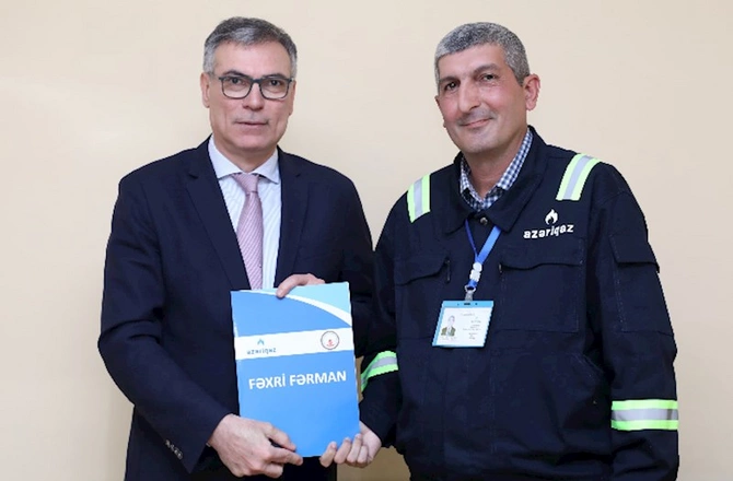 Baş direktor nümunəvi işçiləri mükafatlandırdı — FOTOLAR