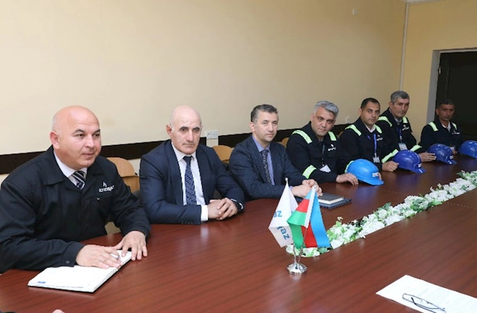 Baş direktor nümunəvi işçiləri mükafatlandırdı — FOTOLAR