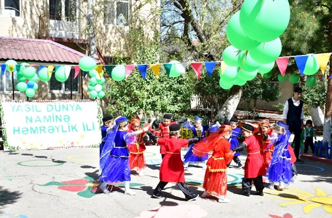 Abşeronda ağacəkmə və təmizlik aksiyaları keçirildi — FOTOLAR Abşeronda ağacəkmə və təmizlik aksiyaları keçirildi — FOTOLAR