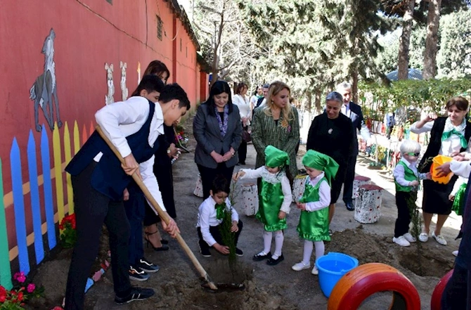 Abşeronda ağacəkmə və təmizlik aksiyaları keçirildi — FOTOLAR Abşeronda ağacəkmə və təmizlik aksiyaları keçirildi — FOTOLAR