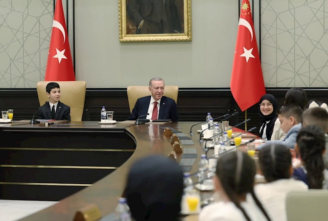 Ərdoğan iqamətgahında uşaqlarla görüşdü — FOTOLAR Ərdoğan iqamətgahında uşaqlarla görüşdü — FOTOLAR