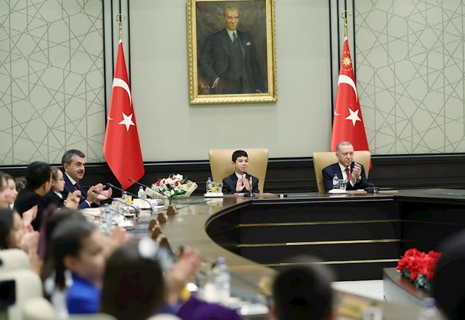 Ərdoğan iqamətgahında uşaqlarla görüşdü — FOTOLAR Ərdoğan iqamətgahında uşaqlarla görüşdü — FOTOLAR