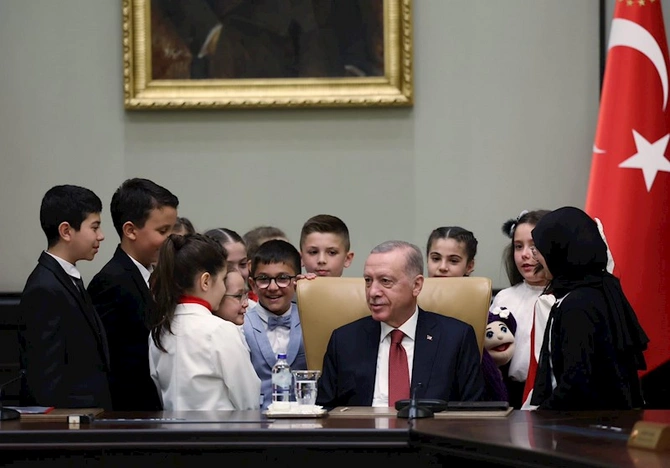 Ərdoğan iqamətgahında uşaqlarla görüşdü — FOTOLAR Ərdoğan iqamətgahında uşaqlarla görüşdü — FOTOLAR