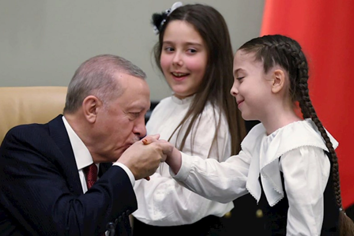 Ərdoğan iqamətgahında uşaqlarla görüşdü — FOTOLAR