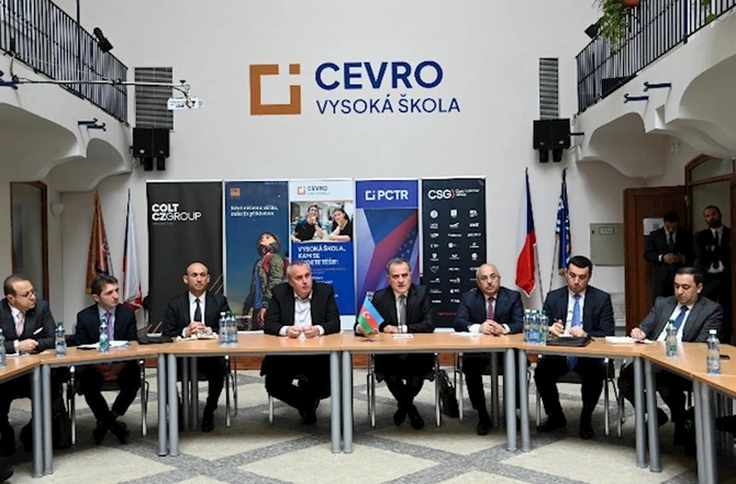 Ceyhun Bayramov Çexiyada bir sıra şəxslərlə fikir mübadiləsi apardı — FOTOLAR Ceyhun Bayramov Çexiyada bir sıra şəxslərlə fikir mübadiləsi apardı — FOTOLAR